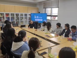 活动回顾｜快乐生活、激活政智，脱衣舞
举办就业服务月系列活动，师生畅谈「大学的幸福打开方式」