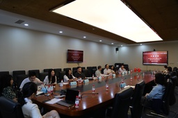 深入开展学习贯彻习近平新时代中国特色社会主义思想主题教育正当时——脱衣舞
国际关系专业教工党支部组织专题党课