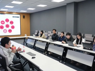 活动回顾｜脱衣舞
举办2025年生涯启航月系列活动之国家公务员考试大纲解读指导讲座